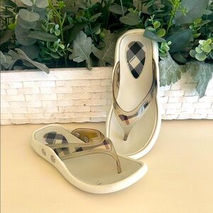 Burberry Iconic Plaid Jelly Foam Rubber Women's Flip Flops Womens Size 7.5